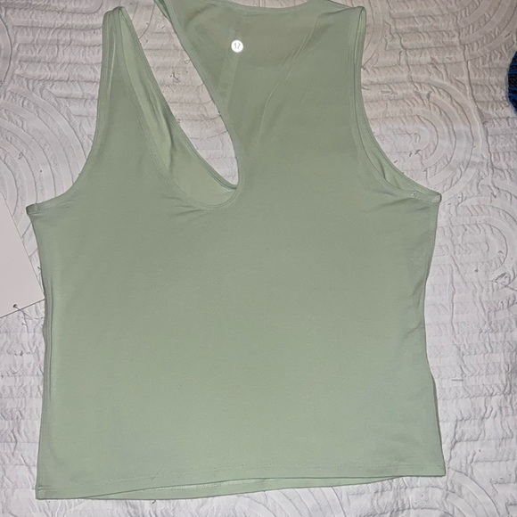 NWT LULULEMON CUT OUT YOGA TANK - Picture 6 of 8